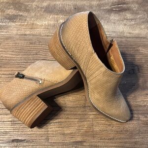 Women's Tan‎ Ankle Boots